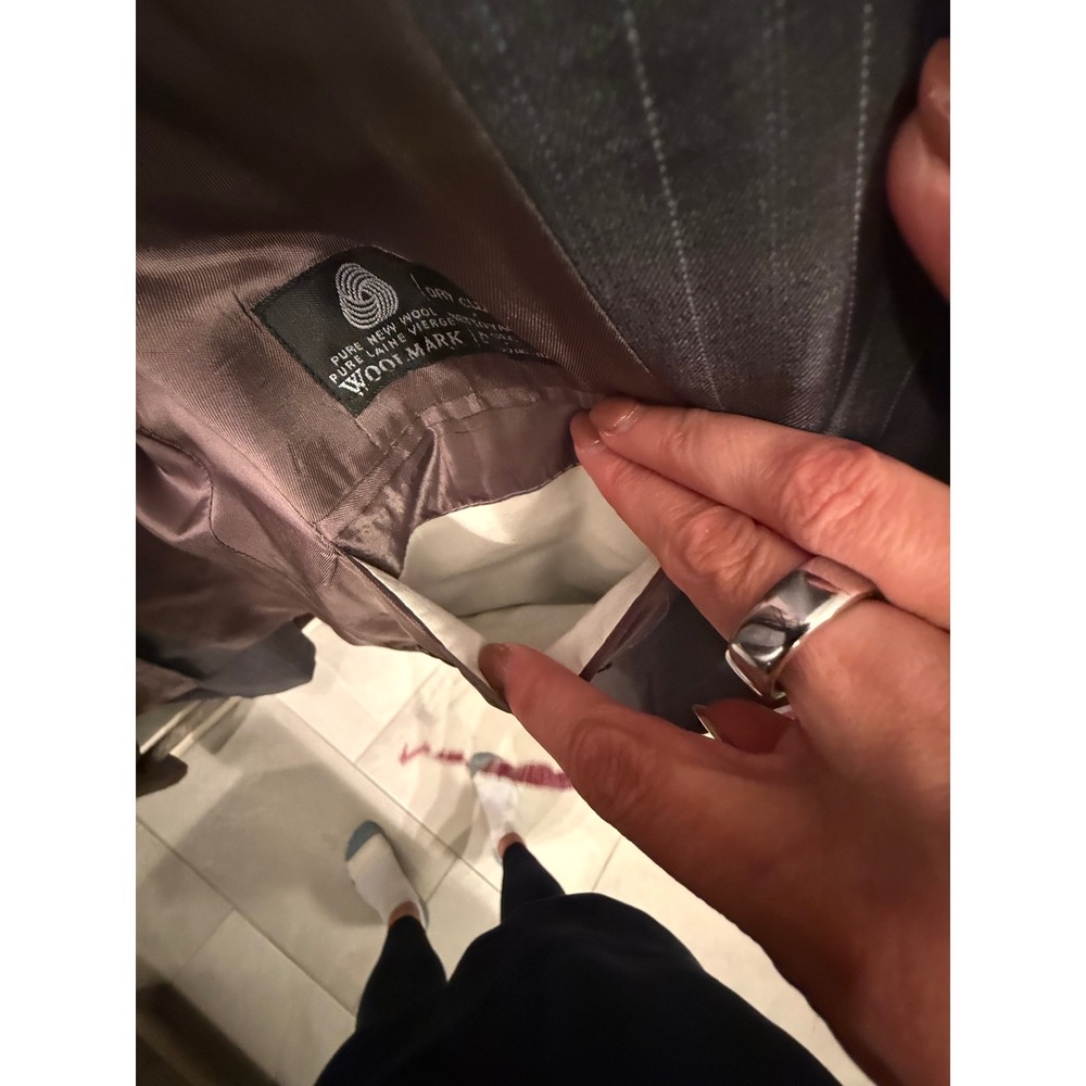 Ralph Lauren Suit 44R Gray Pinstripe Wool 2-Button Jkt and Pleated 40R pants. - Picture 5 of 8